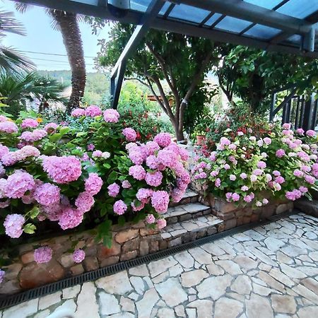 Vacation House Orange Veli Lošinj Eksteriør billede