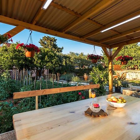 Vacation House Orange Veli Lošinj Eksteriør billede