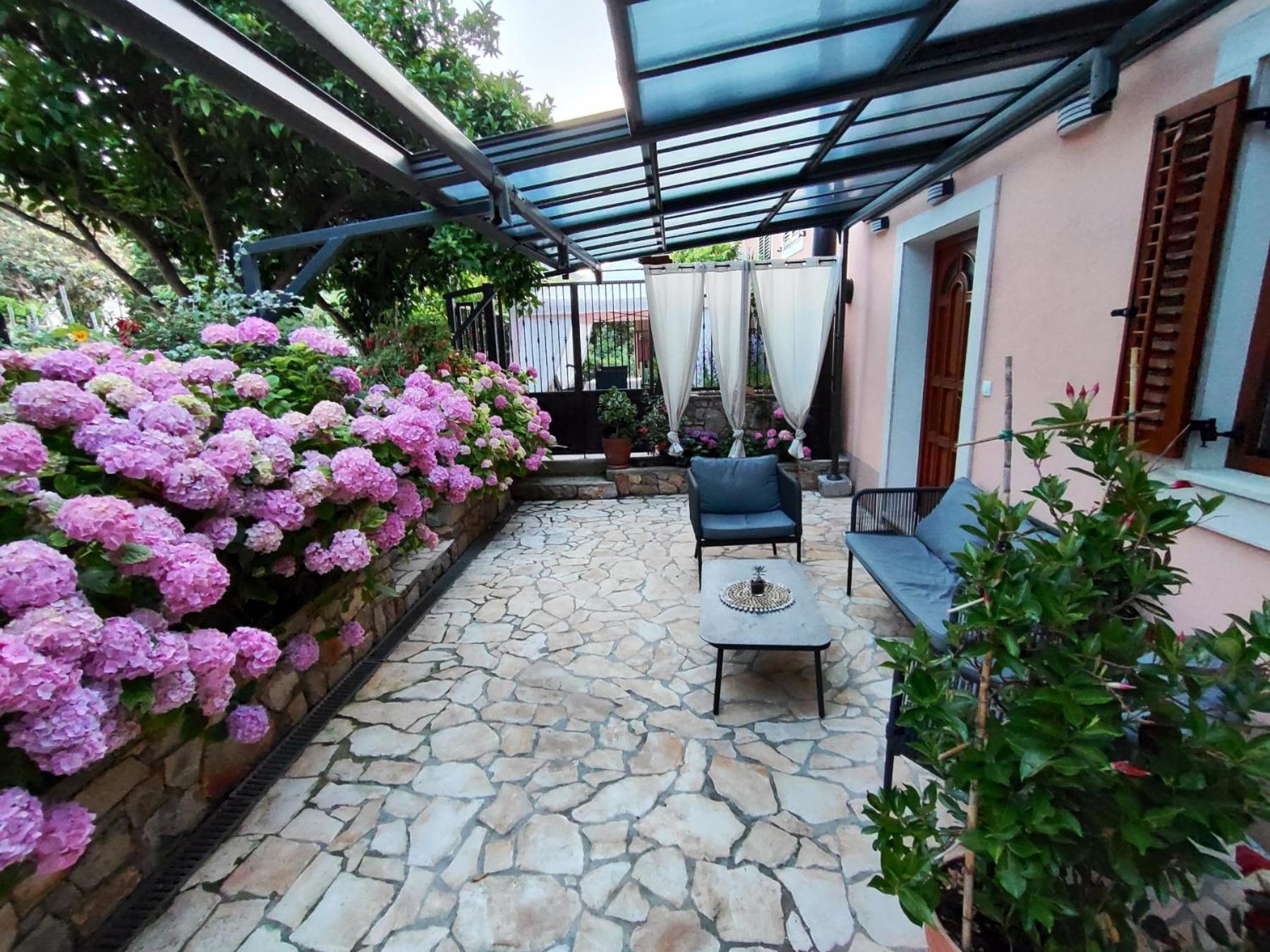 Vacation House Orange Veli Lošinj Eksteriør billede