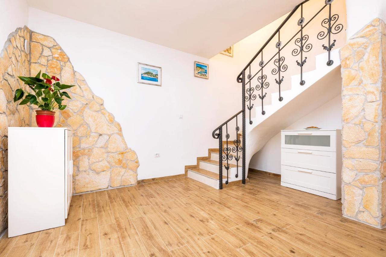 Vacation House Orange Veli Lošinj Eksteriør billede